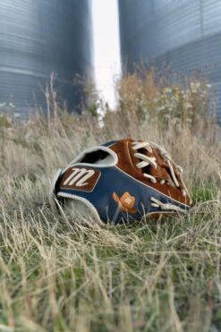Marucci NightShift " Cowboy " 43A2 11.5" Infield Baseball Glove: MFGNTSHFT-0301 -Home Run Store 2024 09 23 NightShift 300 s 9703