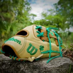 2025 Wilson A2000 "Clover" Headbanger Sports Exclusive 1786 11.5" Infield Baseball Glove: WBW101900115-CL -Home Run Store DSC08567