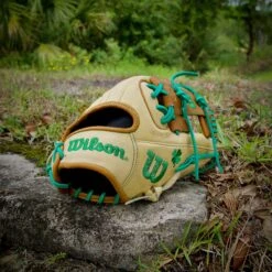 2025 Wilson A2000 "Clover" Headbanger Sports Exclusive 1786 11.5" Infield Baseball Glove: WBW101900115-CL -Home Run Store DSC08581