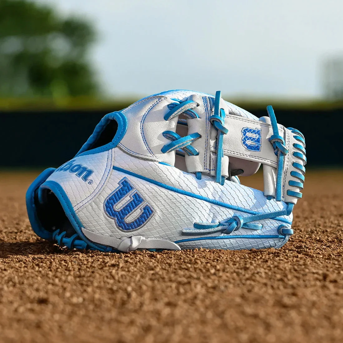 Wilson A2000 H12SS 12" Winter Collection Fastpitch Softball Glove: WBW10394612 4 Wilson A2000 H12SS 12" Winter Collection Fastpitch Softball Glove: WBW10394612 - Image 2