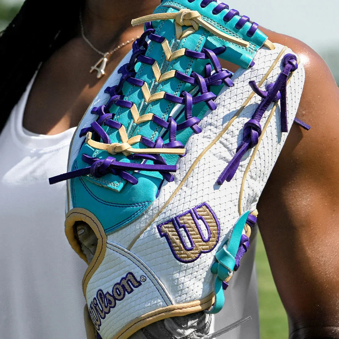 Wilson A2000 T125SS 12.5" Winter Collection Fastpitch Softball Glove: WBW103947125 4 Wilson A2000 T125SS 12.5" Winter Collection Fastpitch Softball Glove: WBW103947125 - Image 2