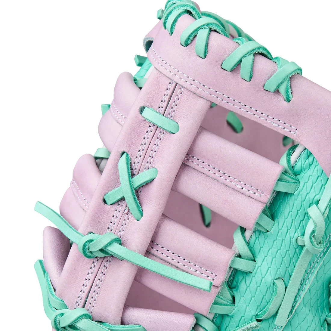 Wilson A2000 1620FPSS 12.5" Winter Collection Fastpitch First Base Mitt: WBW103949125 9 Wilson A2000 1620FPSS 12.5" Winter Collection Fastpitch First Base Mitt: WBW103949125 - Image 7