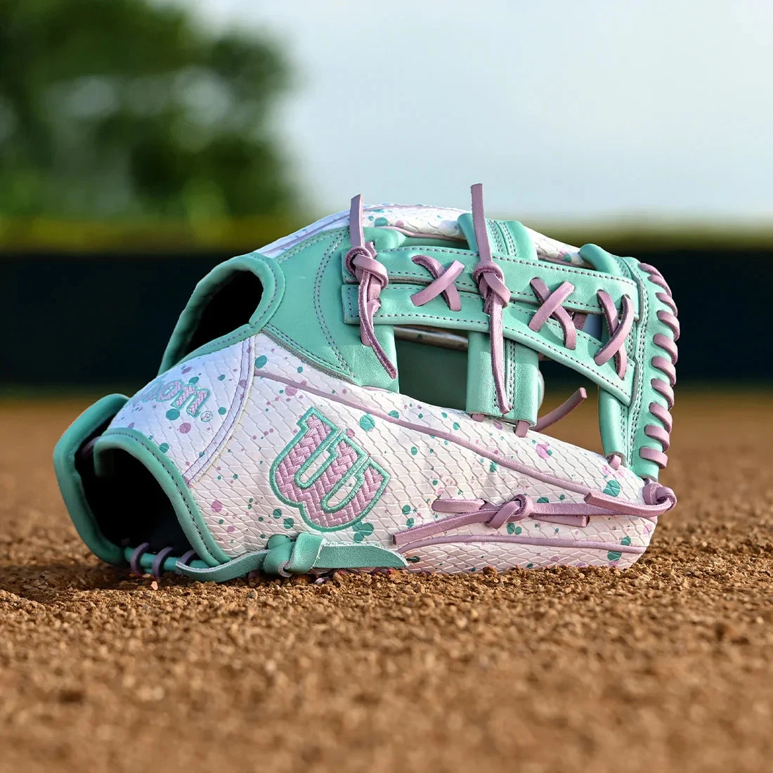 Wilson A2000 FP75SS 11.75" Winter Collection Fastpitch Softball Glove: WBW1039451175 5 Wilson A2000 FP75SS 11.75" Winter Collection Fastpitch Softball Glove: WBW1039451175 - Image 3