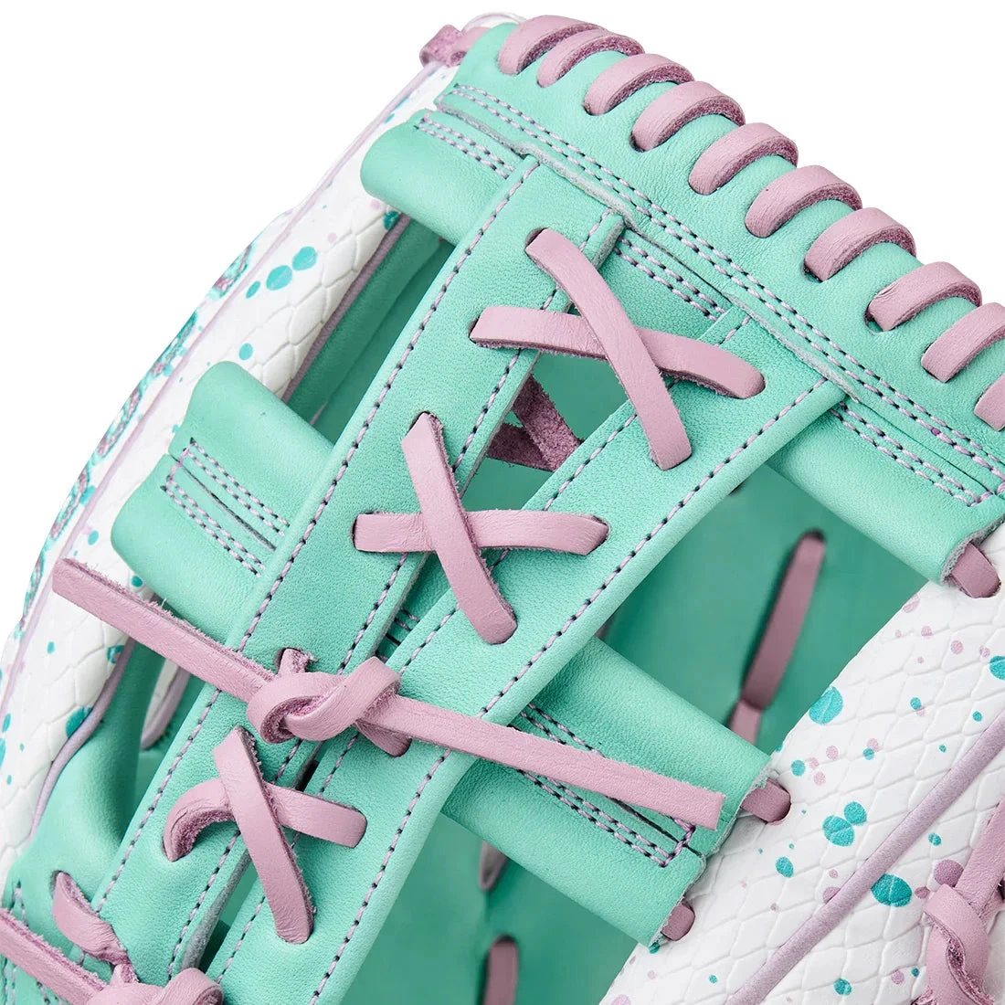 Wilson A2000 FP75SS 11.75" Winter Collection Fastpitch Softball Glove: WBW1039451175 10 Wilson A2000 FP75SS 11.75" Winter Collection Fastpitch Softball Glove: WBW1039451175 - Image 8